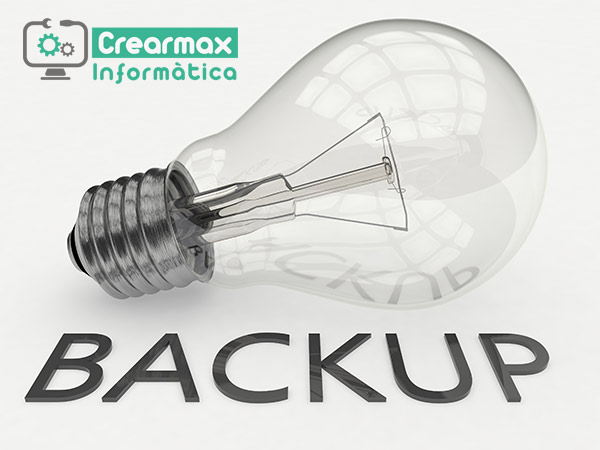 Copias de Seguridad Backup Online Bombilla y palabra Backup de copias de seguridad