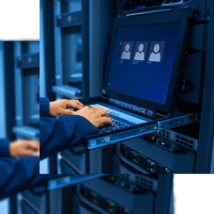 Mano de técnico informático trabajando en servidor de datos